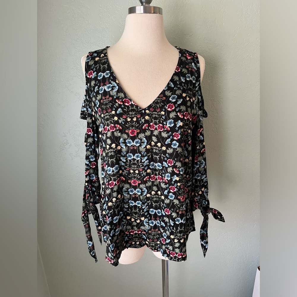 Lauren Conrad cold shoulder mid sleeve floral print shirt NWT small - Picture 2 of 5